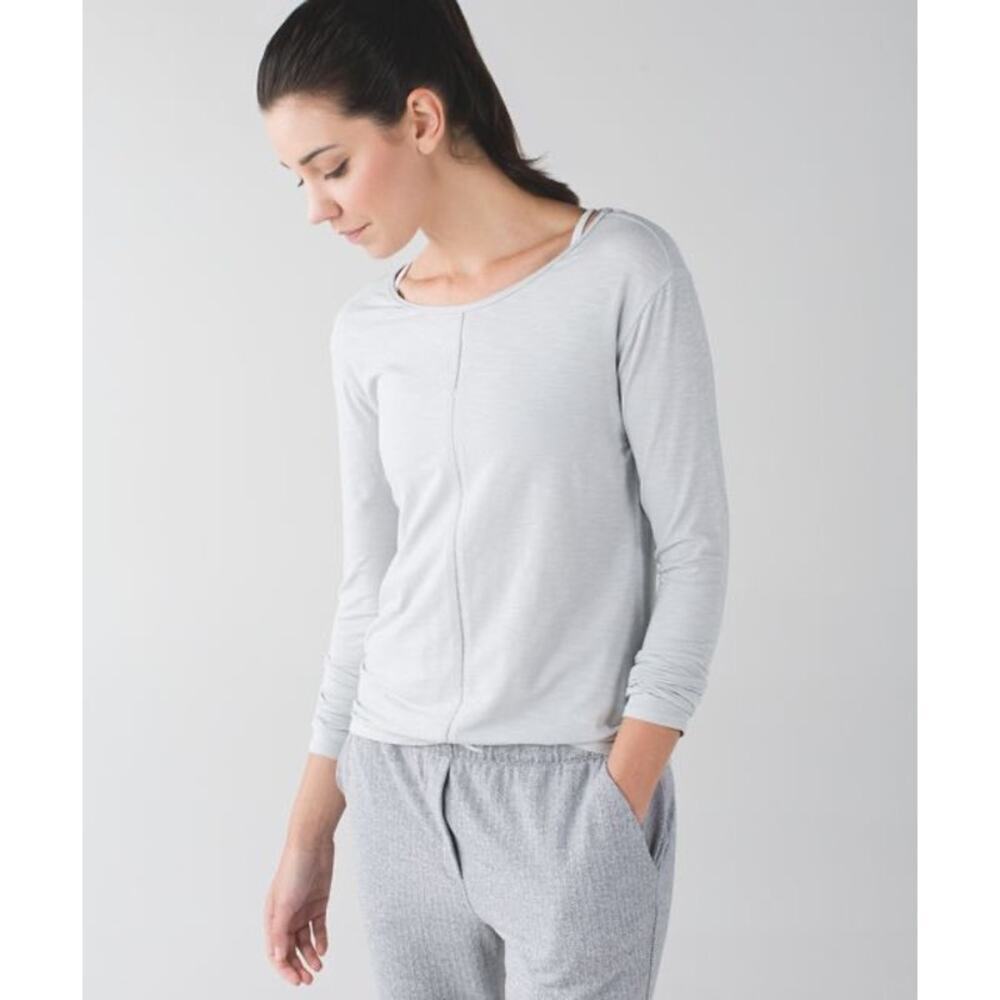 Lululemon Superb Long Sleeve Tee in Gray Size 6